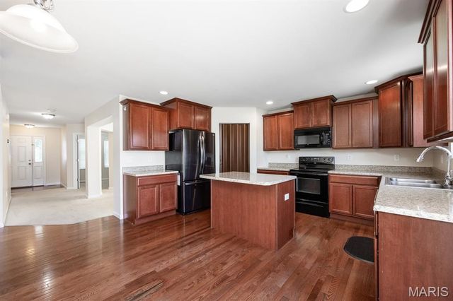 205 Greenleaf Circle, Belleville, IL 62221