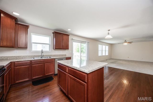 205 Greenleaf Circle, Belleville, IL 62221