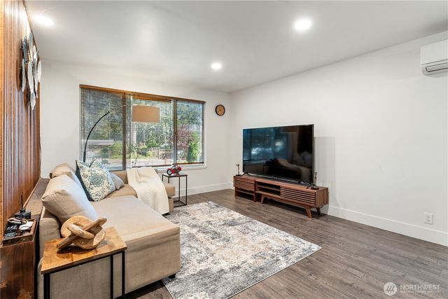 7328 Heinz Place, Lynnwood, WA 98036