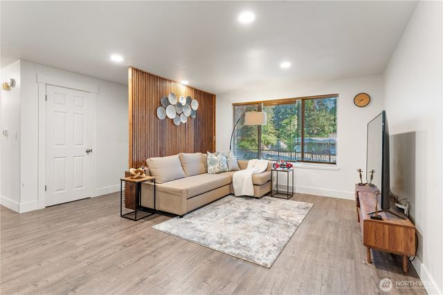 7328 Heinz Place, Lynnwood, WA 98036