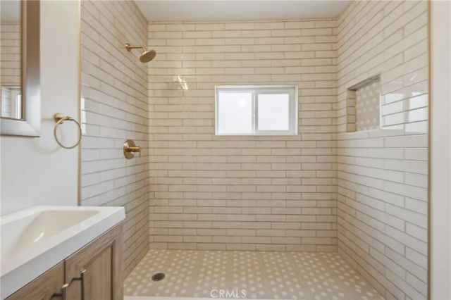 5340 6th, Los Angeles, CA 90043