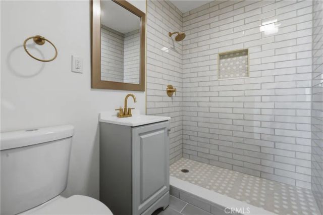 5340 6th, Los Angeles, CA 90043