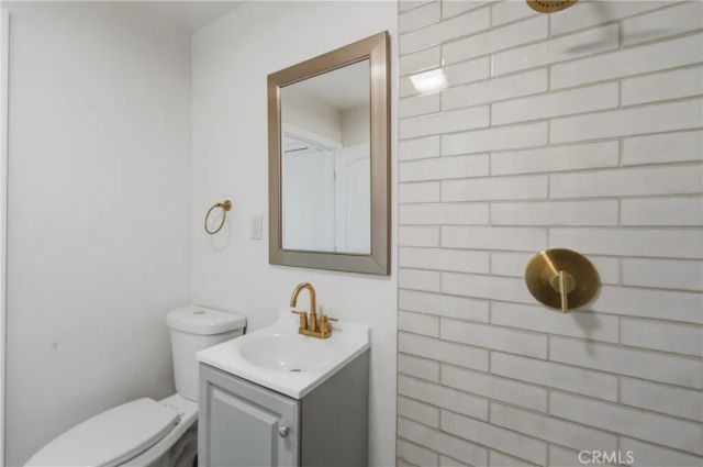 5340 6th, Los Angeles, CA 90043