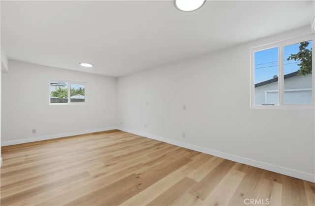 5340 6th, Los Angeles, CA 90043
