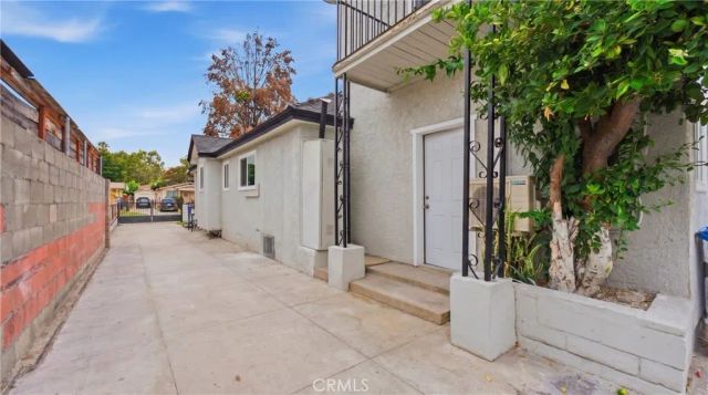 5340 6th, Los Angeles, CA 90043