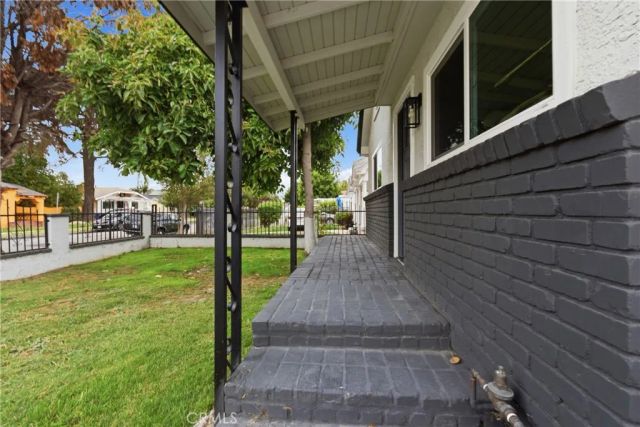 5340 6th, Los Angeles, CA 90043