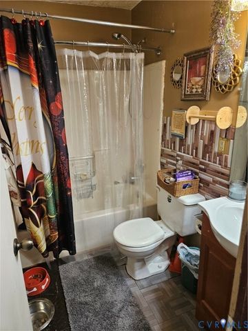 11455 Railroad Ln, Ruther Glen, VA 22546