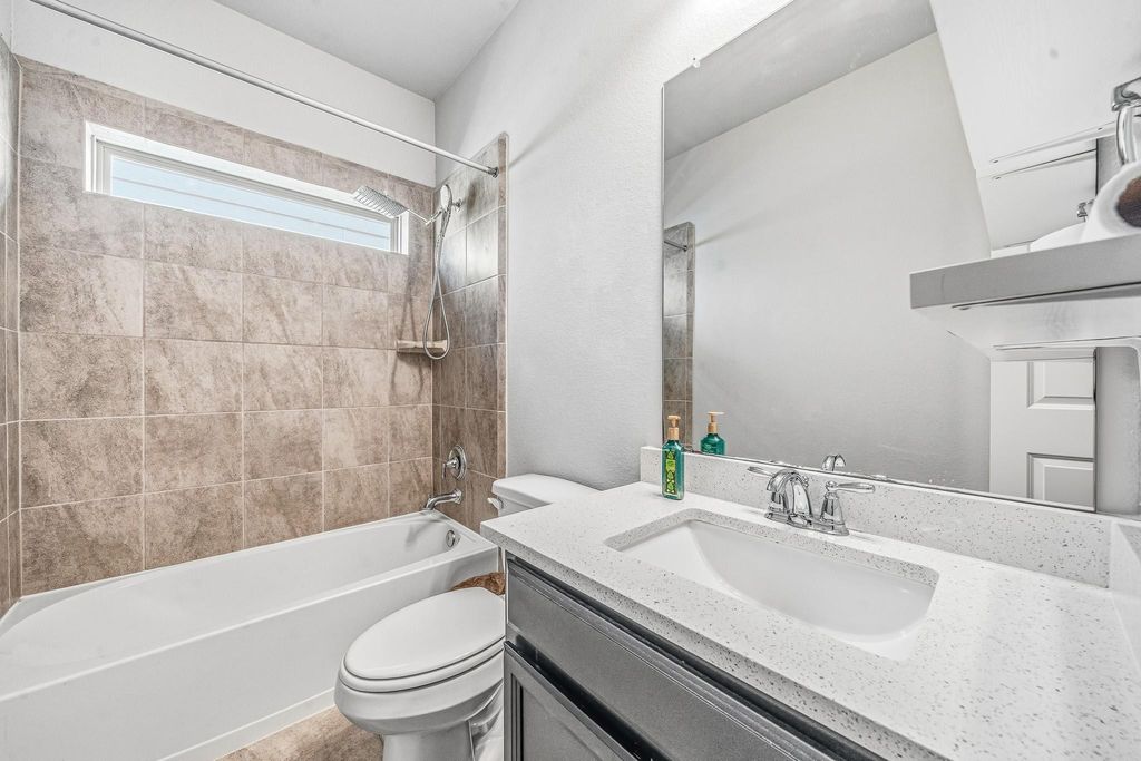 Image 10 of property listing at 20427 Alpine Meadow Place, Richmond, TX 77407