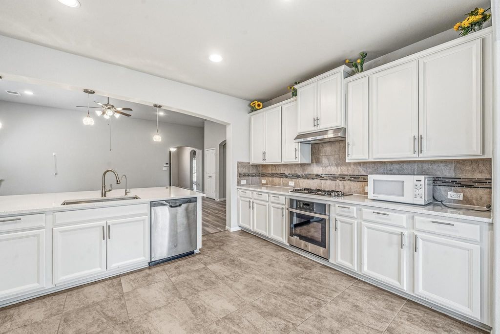 Image 15 of property listing at 20427 Alpine Meadow Place, Richmond, TX 77407