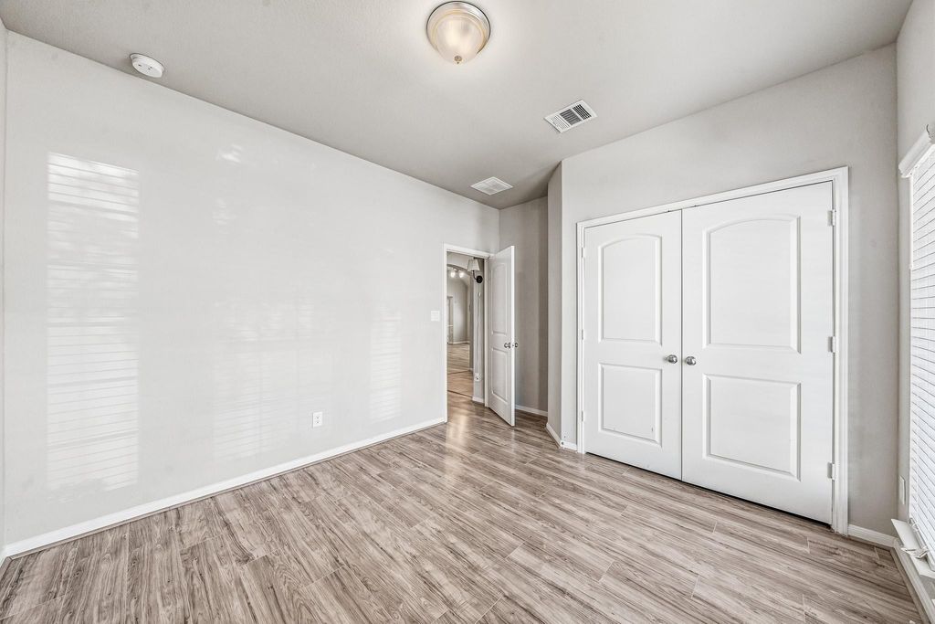 Image 7 of property listing at 20427 Alpine Meadow Place, Richmond, TX 77407