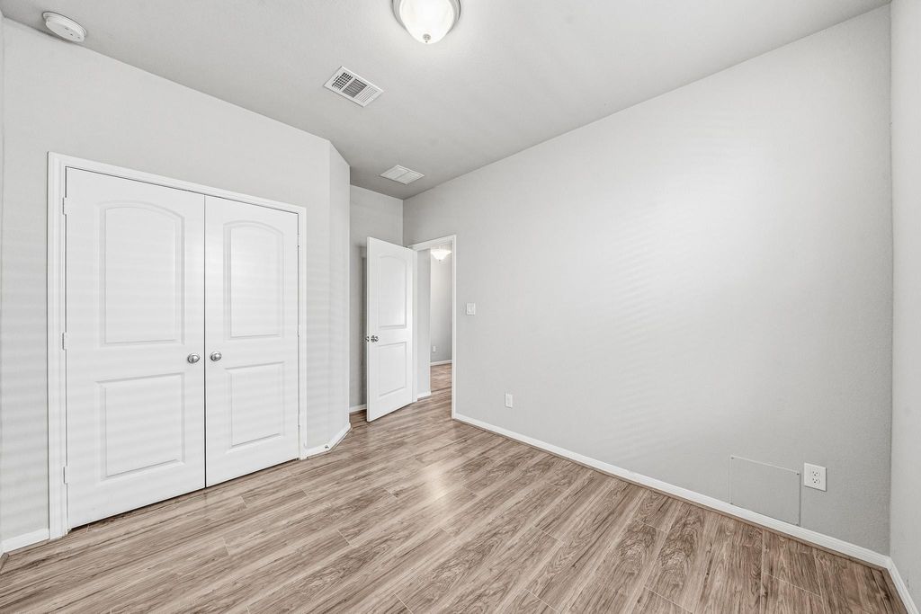 Image 9 of property listing at 20427 Alpine Meadow Place, Richmond, TX 77407