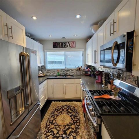 19030 Community, Los Angeles, CA 91324