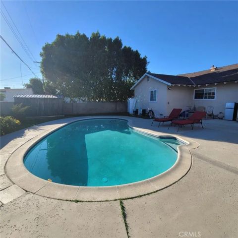 19030 Community, Los Angeles, CA 91324