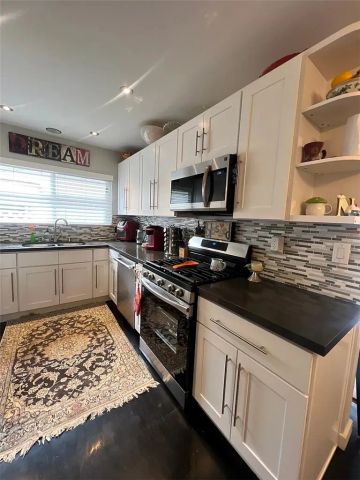 19030 Community, Los Angeles, CA 91324