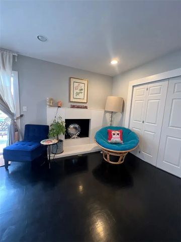 19030 Community, Los Angeles, CA 91324