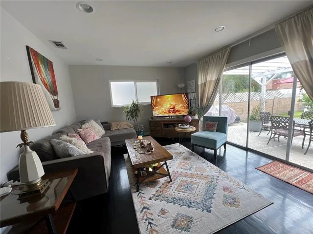 19030 Community, Los Angeles, CA 91324