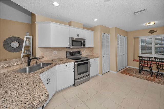 824 MANCHESTER WOODS DRIVE 48, Sun City Center, FL 33573