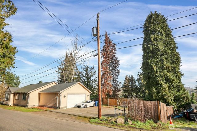 140 XX 56th Avenue S, Tukwila, WA 98168