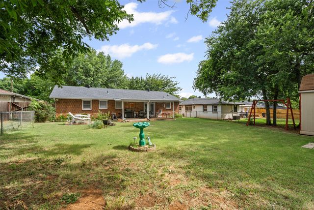 1104 Center Street, Cleburne, TX 76033