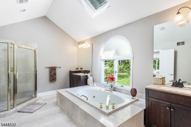 1 Winters Drive, Lebanon Twp., NJ 08826