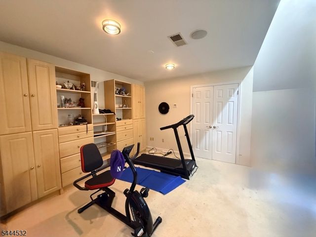 1 Winters Drive, Lebanon Twp., NJ 08826