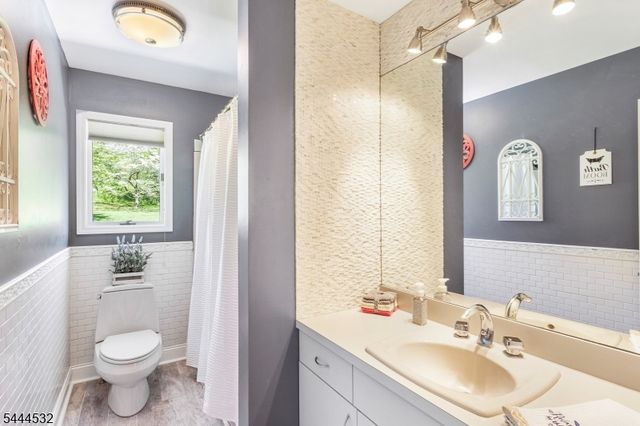 1 Winters Drive, Lebanon Twp., NJ 08826