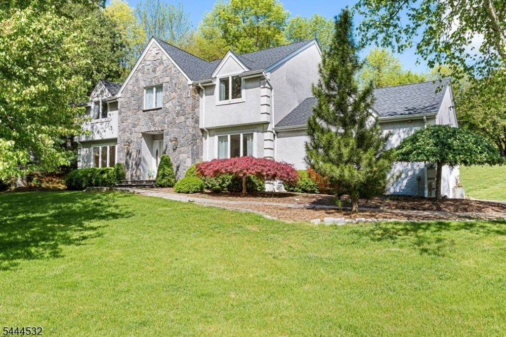 1 Winters Drive, Lebanon Twp., NJ 08826