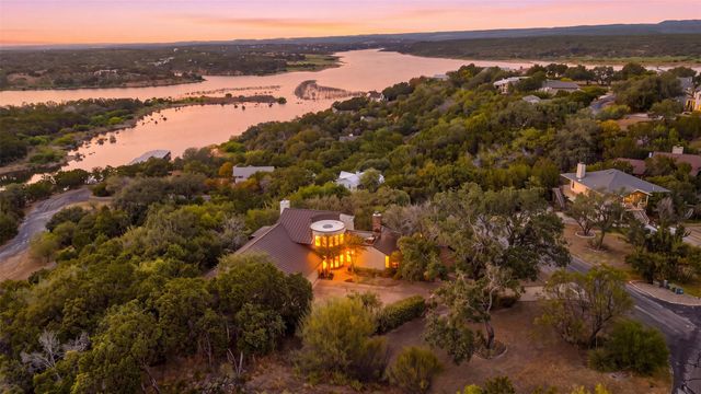 100 Derby DR, Spicewood, TX 78669