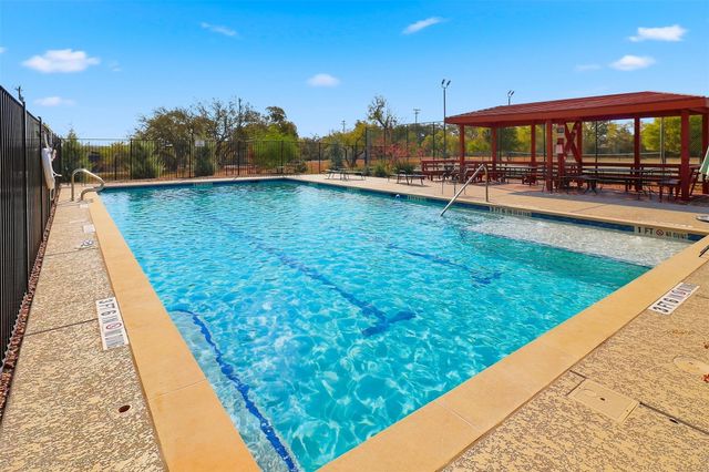 100 Derby DR, Spicewood, TX 78669