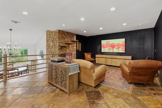 100 Derby DR, Spicewood, TX 78669