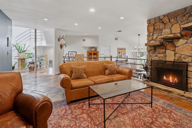 100 Derby DR, Spicewood, TX 78669