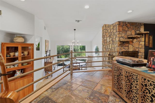 100 Derby DR, Spicewood, TX 78669