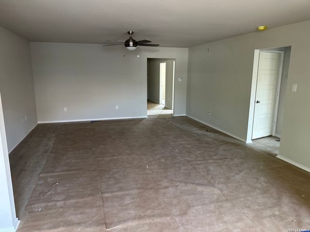 240 W martindale st, Seguin, TX 78155