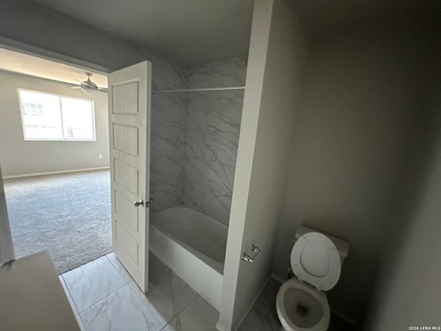 240 W martindale st, Seguin, TX 78155