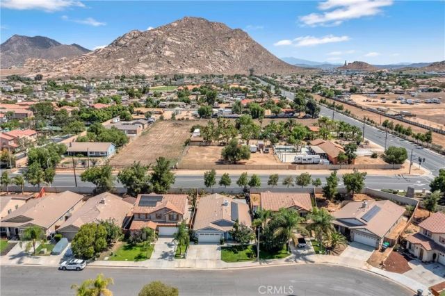 3227 Thistlewood Lane, Perris, CA 92571