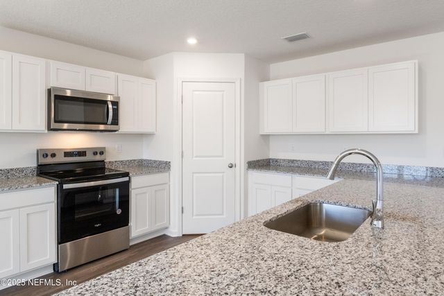 10394 GREYSTONE Drive, Glen St. Mary, FL 32040