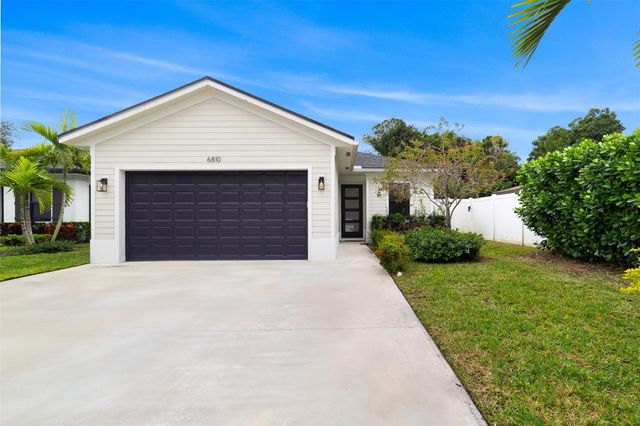 6810 Church Street, Jupiter, FL 33458