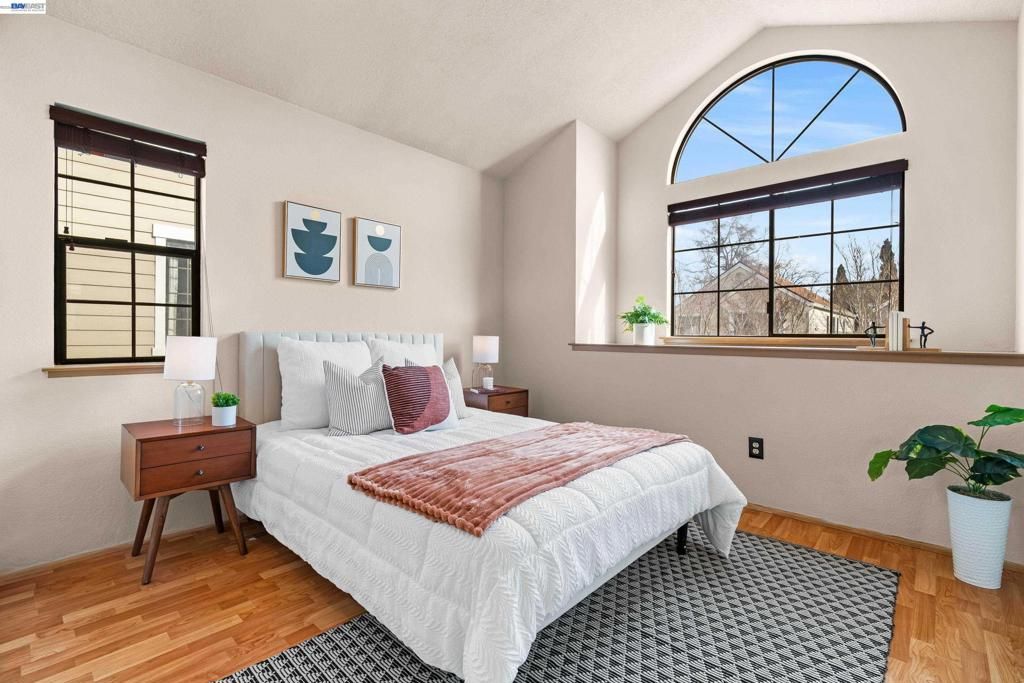 Image 12 of property listing at 35 35 Leonard Ct, Alameda, CA 94502