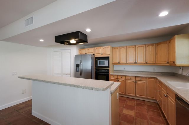 2412 AVENUE B, Bradenton Beach, FL 34217