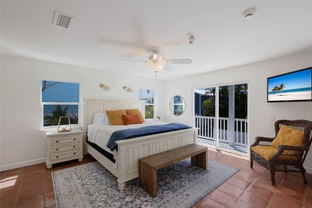 2412 AVENUE B, Bradenton Beach, FL 34217