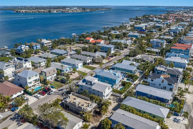 2412 AVENUE B, Bradenton Beach, FL 34217