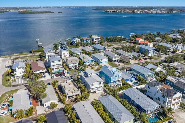 2412 AVENUE B, Bradenton Beach, FL 34217