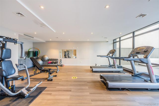 2412 42nd Road 3E, Long Island City, NY 11101