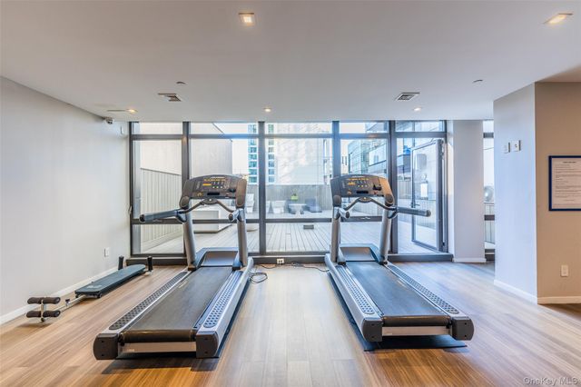 2412 42nd Road 3E, Long Island City, NY 11101