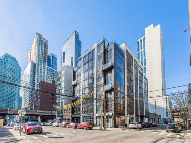 2412 42nd Road 3E, Long Island City, NY 11101