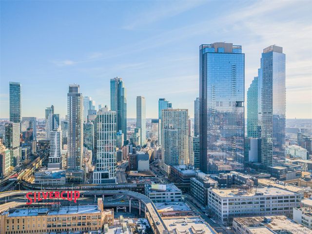 2412 42nd Road 3E, Long Island City, NY 11101