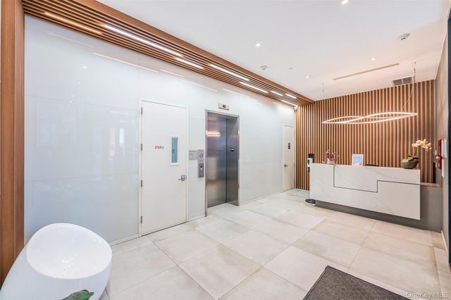 2412 42nd Road 3E, Long Island City, NY 11101