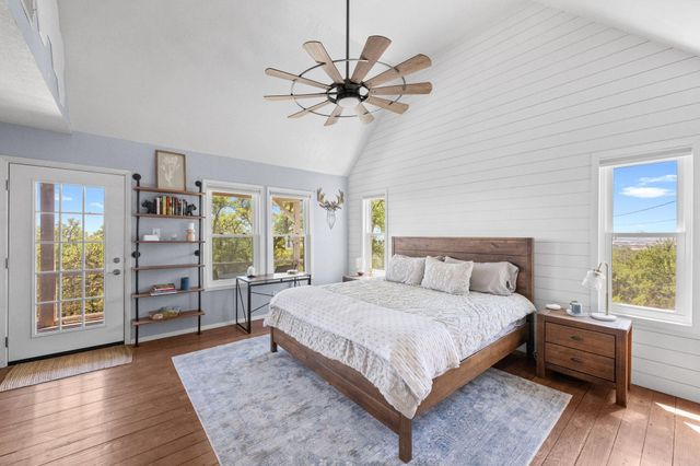 650 Springlake DR, Dripping Springs, TX 78620