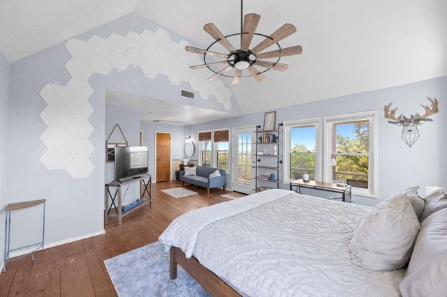 650 Springlake DR, Dripping Springs, TX 78620