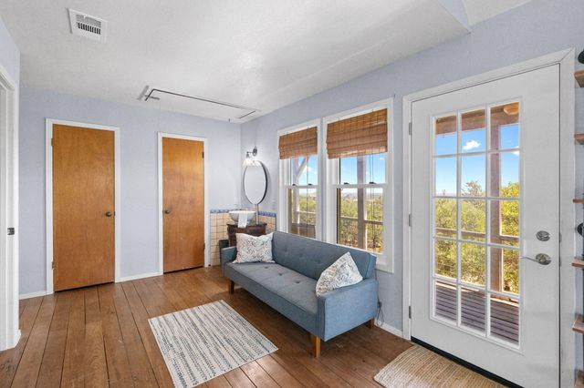 650 Springlake DR, Dripping Springs, TX 78620